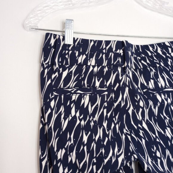 Lilly Pulitzer Luxury Capri Pants in Bright Navy New School Print - Picture 7 of 10